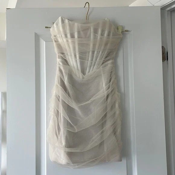 White Fox - Picture 3 of 7